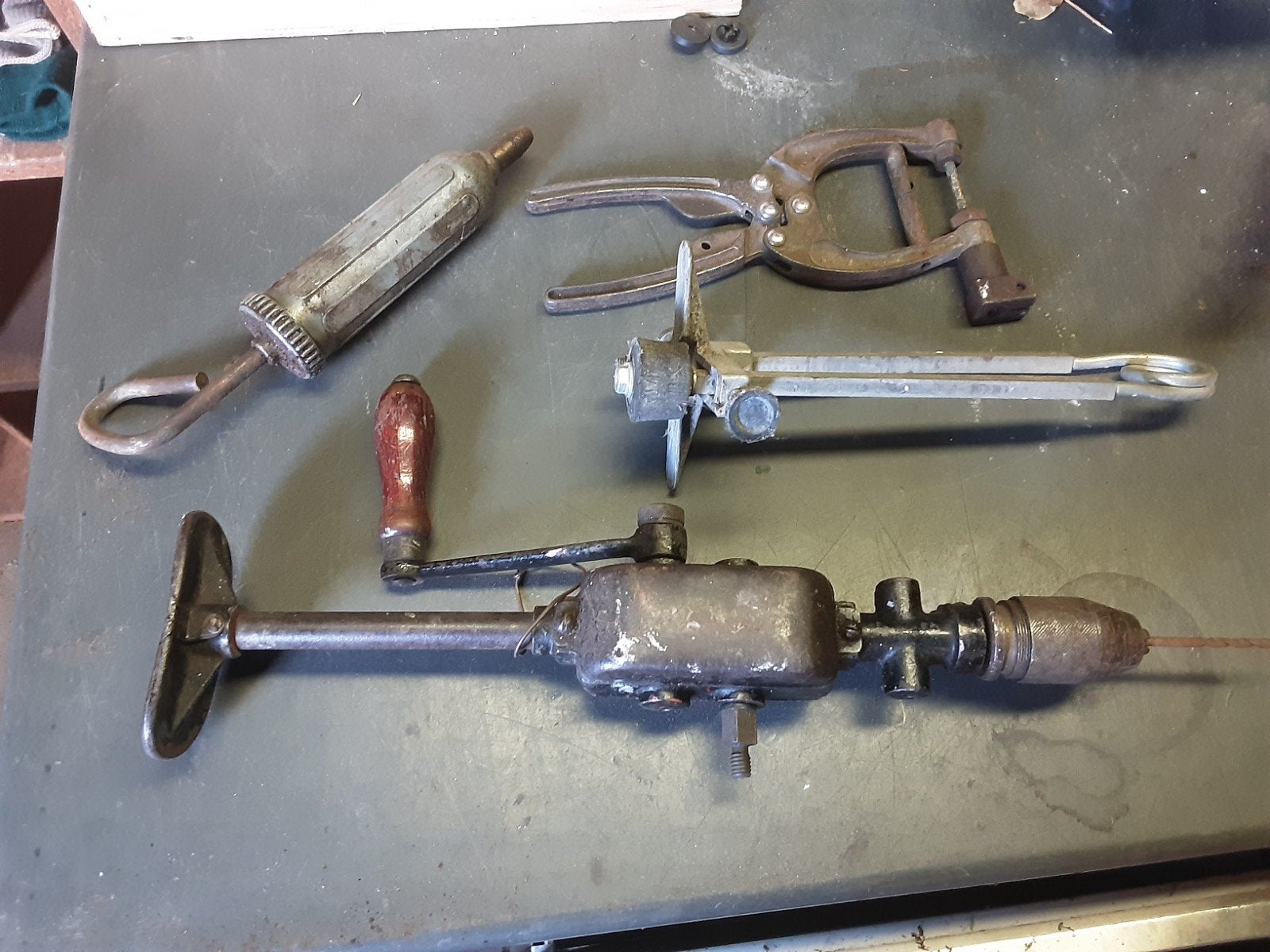 Vintage gereedschap set - Boor, vetspuit, blikopener, Antiek en Kunst, Ophalen of Verzenden