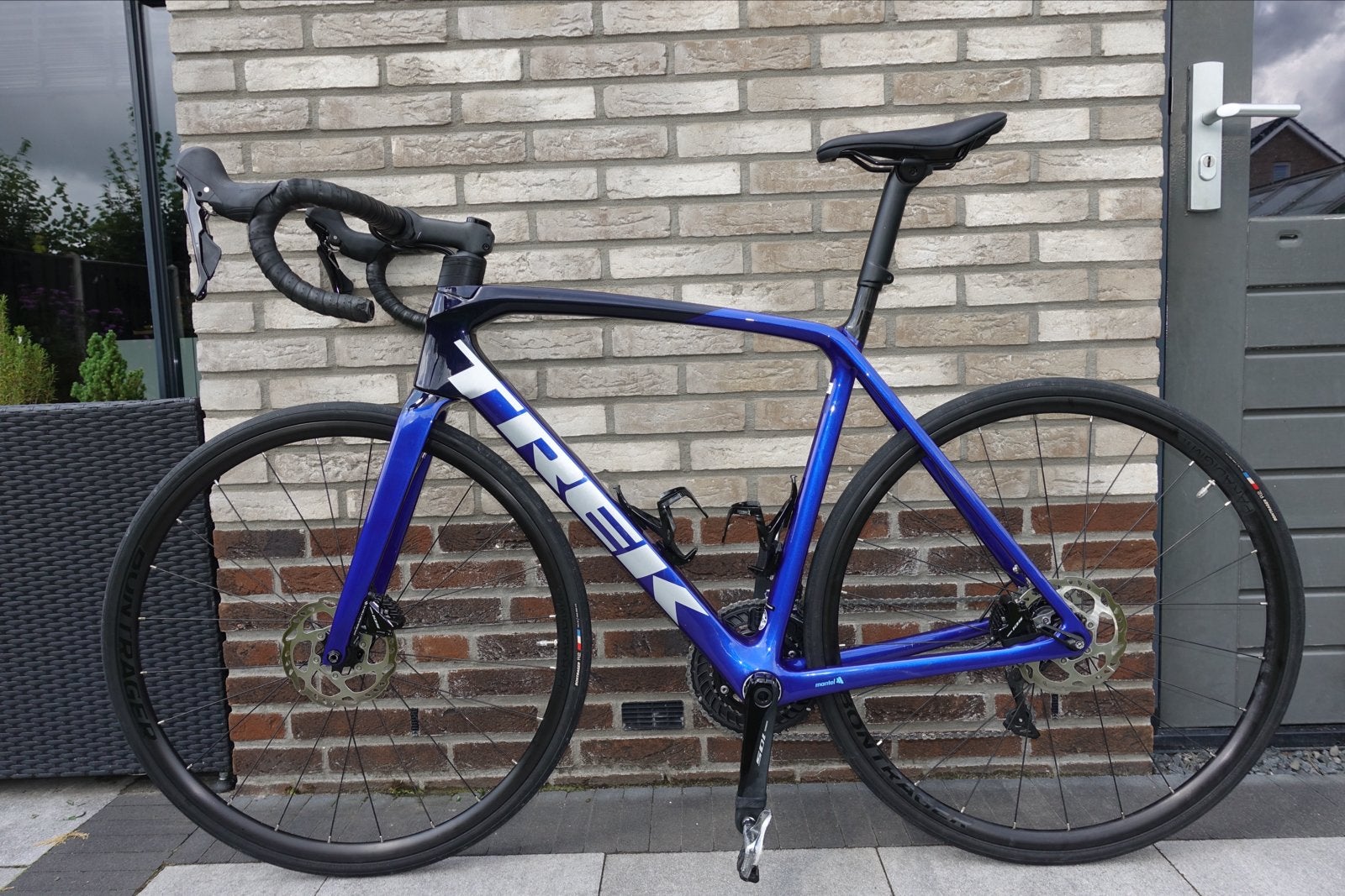 Trek Emonda SL5 Pro 2025 racefiets - Zo goed als nieuw, 28 inch, Carbon, Heren, Zo goed als nieuw