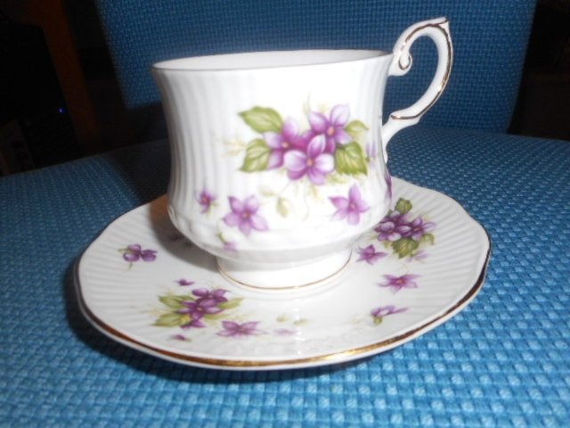 Queen's Rosina China 'Violet' Kop en Schotel, Ophalen of Verzenden