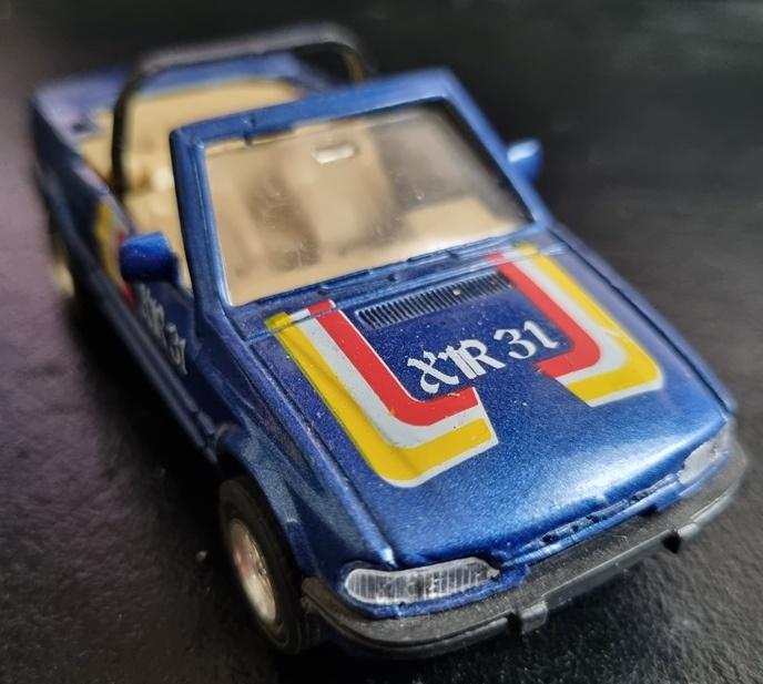 Ford escort xr3i cabrio, Hobby en Vrije tijd, Modelauto's | Overige schalen, Gebruikt, Auto, Ophalen of Verzenden