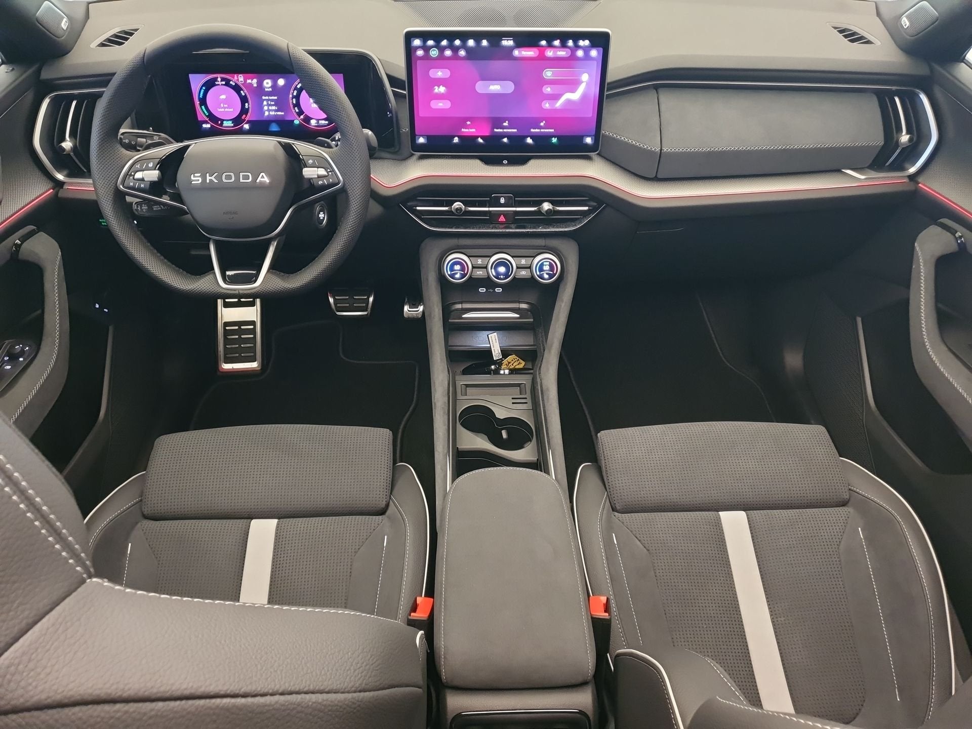 Skoda Kodiaq 1.5 TSI PHEV 204pk DSG/AUT Sportline Business P, Auto's, 1498 cc, Zwart, 4 cilinders, Alcantara