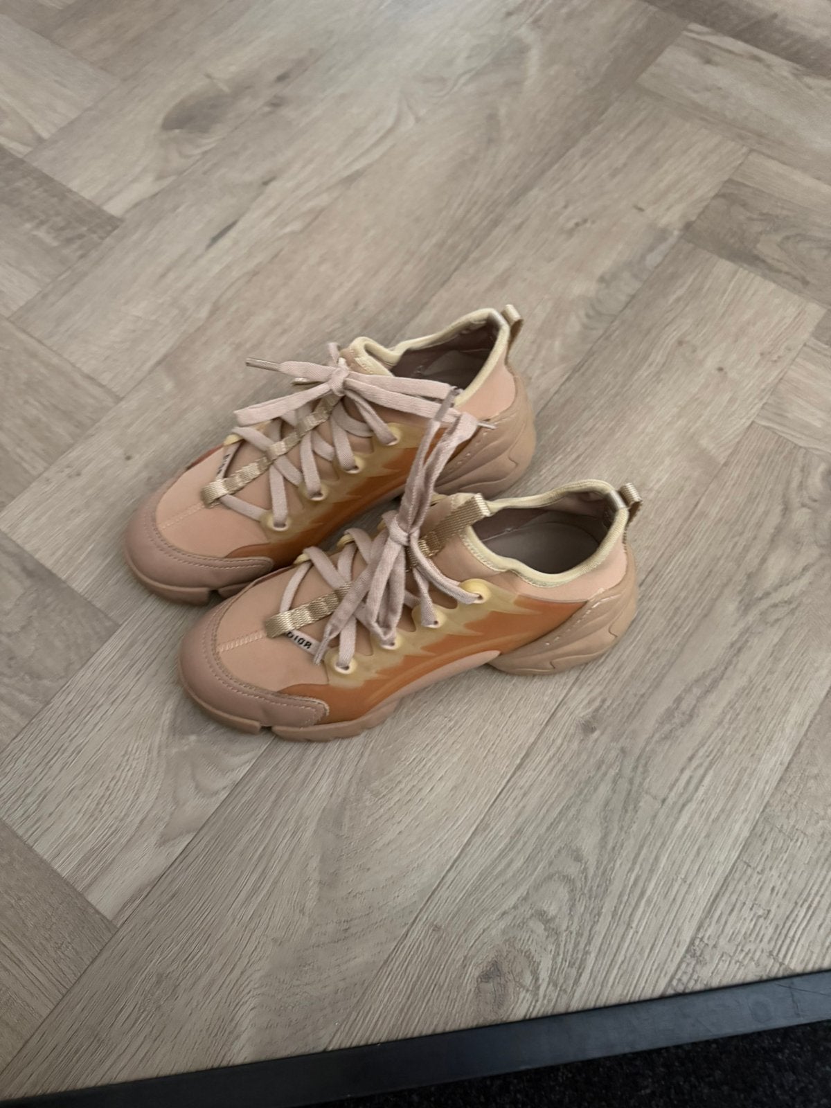 Dior dconnect, Beige, Ophalen of Verzenden, Sneakers of Gympen, Zo goed als nieuw
