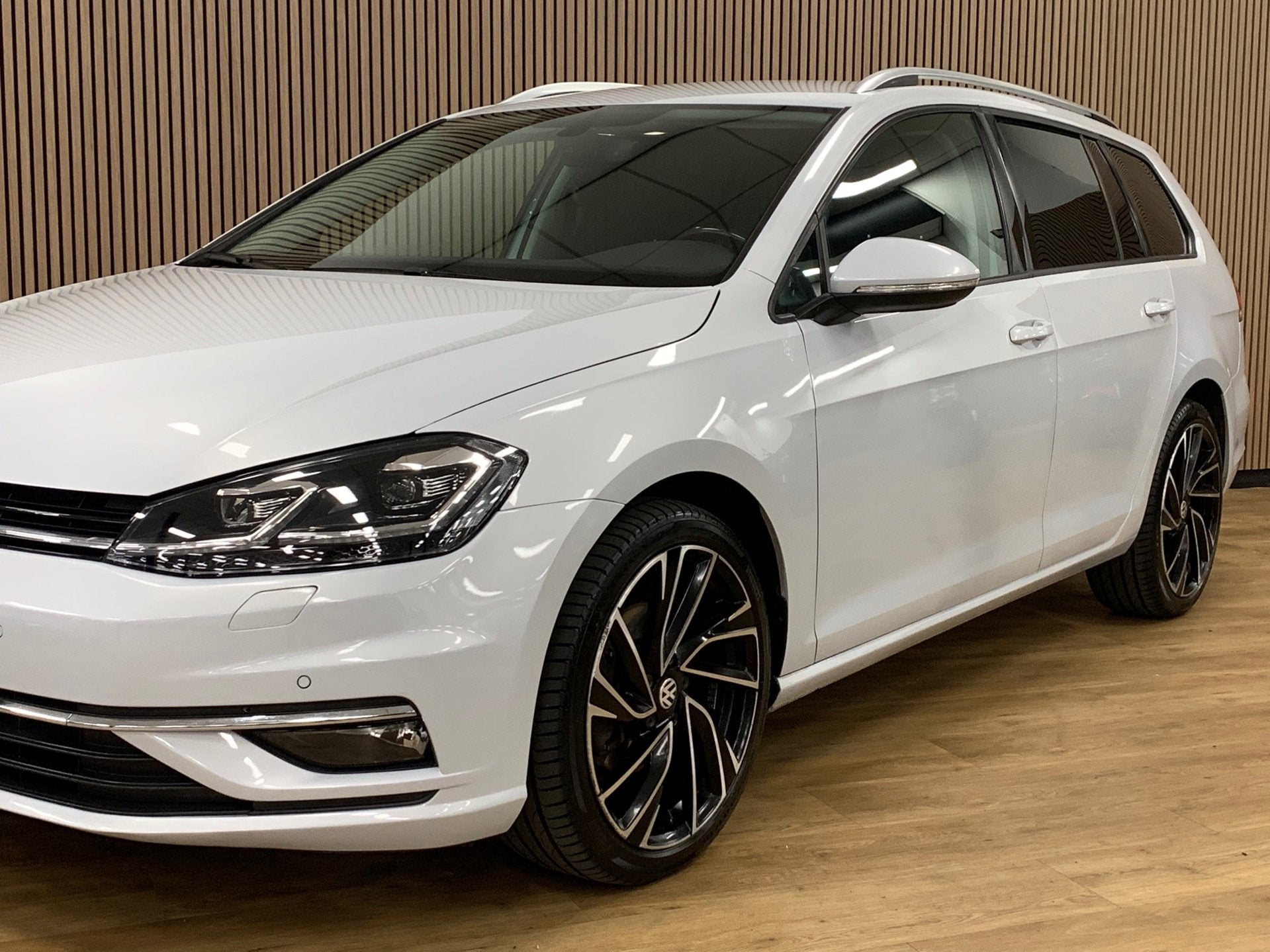 Volkswagen Golf Variant 1.6 TDI Highline|Automaat|Camera|Cli, Auto's, Volkswagen, Gebruikt, 4 cilinders, Wit, 140 €/maand