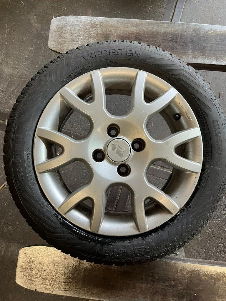 Zo goed als nieuwe Vredestein banden met aluminium velgen, Auto-onderdelen, Gebruikt, 15 inch, Banden en Velgen, Ophalen of Verzenden