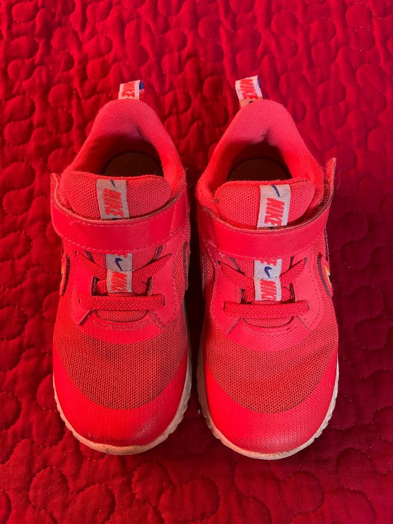 Nike sport schoentjes 26, Kinderen en Baby's, Babykleding | Schoentjes en Sokjes, Schoentjes, Jongetje of Meisje, Ophalen of Verzenden