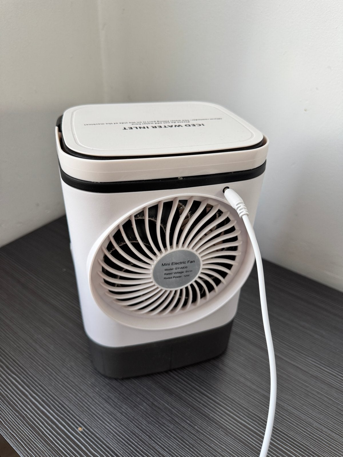 Mini Ventilator met IJsbakje en Waterverstuiver, Ophalen of Verzenden, Gebruikt, Tafelventilator