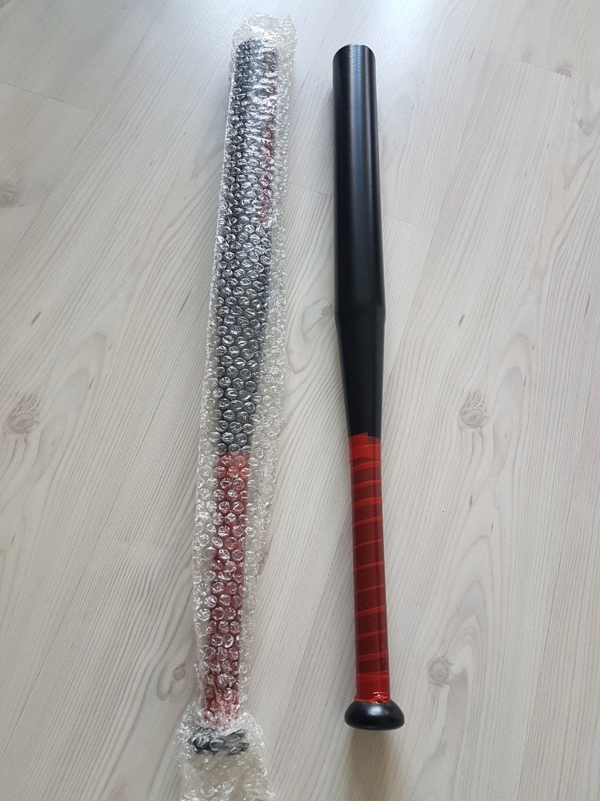 Ijzeren honkbalknuppel zwart-rood, Sport en Fitness, Ophalen of Verzenden, Nieuw, Handschoen