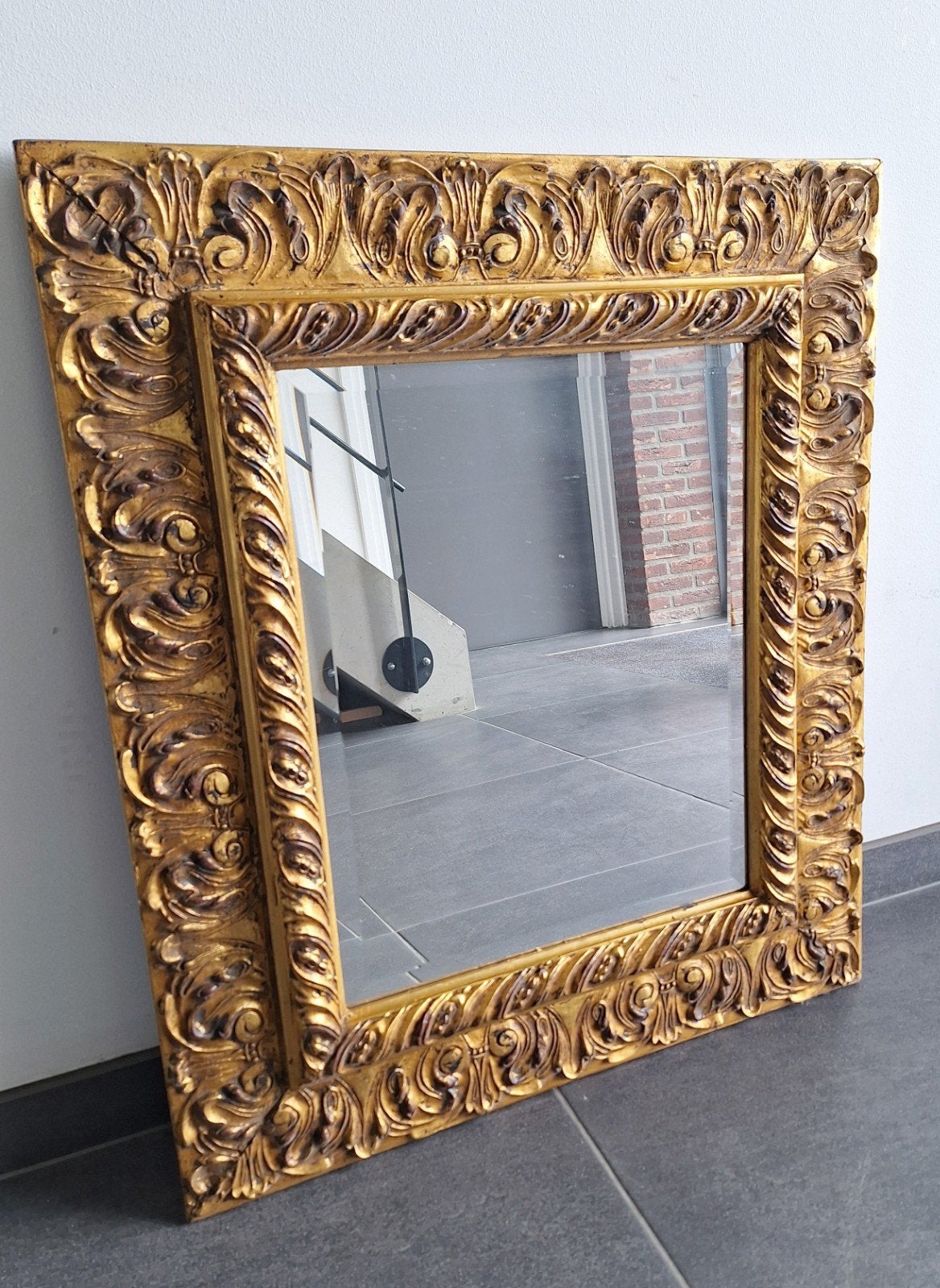 Gouden spiegel met sierlijke lijst - 67x77 cm, Ophalen, Rechthoekig, 50 tot 100 cm, Minder dan 100 cm