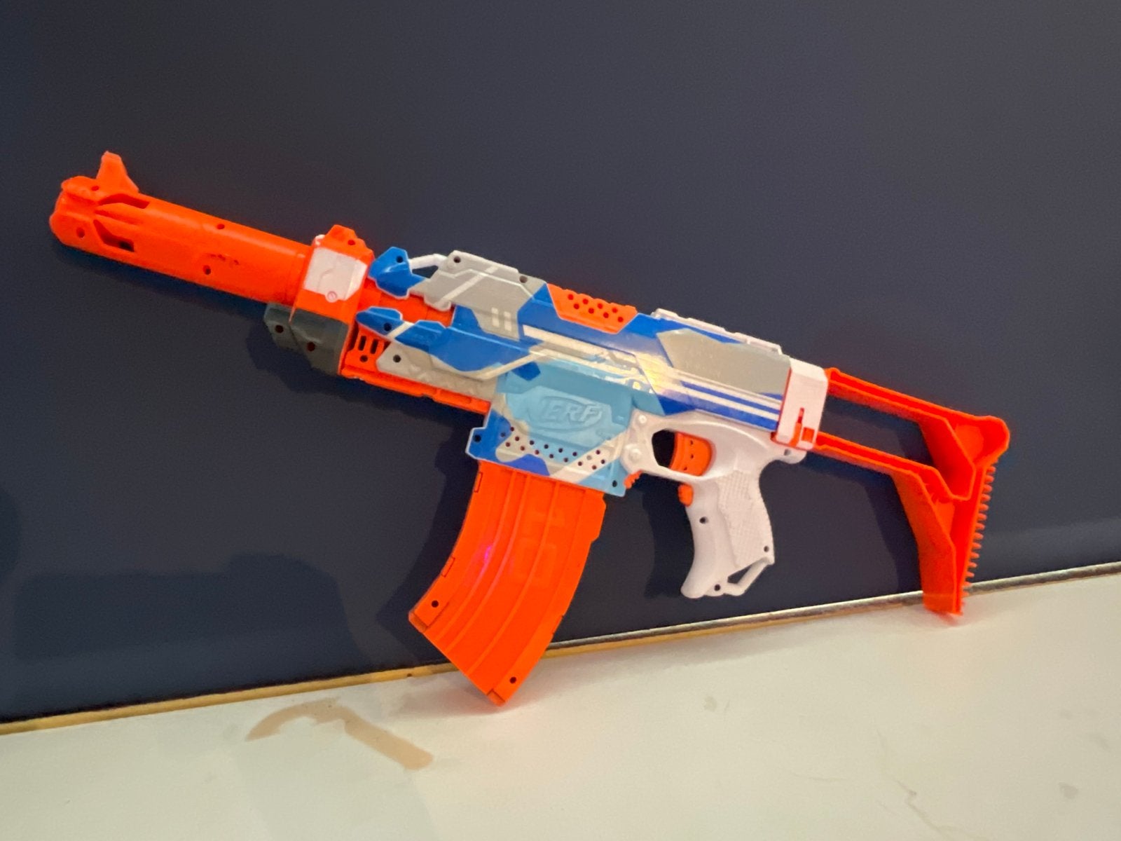 Nerf Stryfe Blaster met magazijn en schoudersteun, Ophalen, Gebruikt, Jongen of Meisje