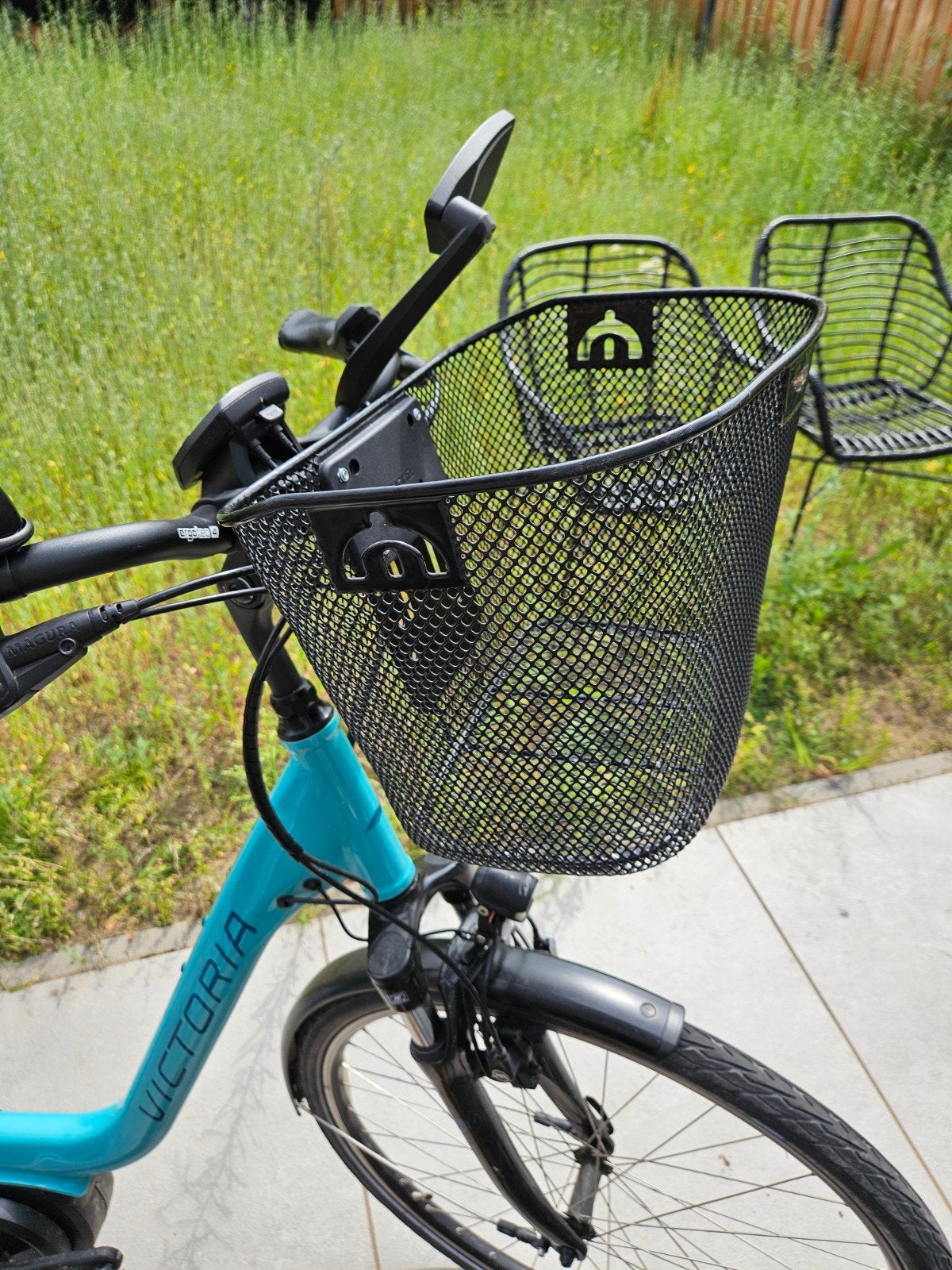 Fietsmand met stuurbevestiging en handig kliksysteem., Ophalen, Zo goed als nieuw, Fietsmand, Stuurbevestiging