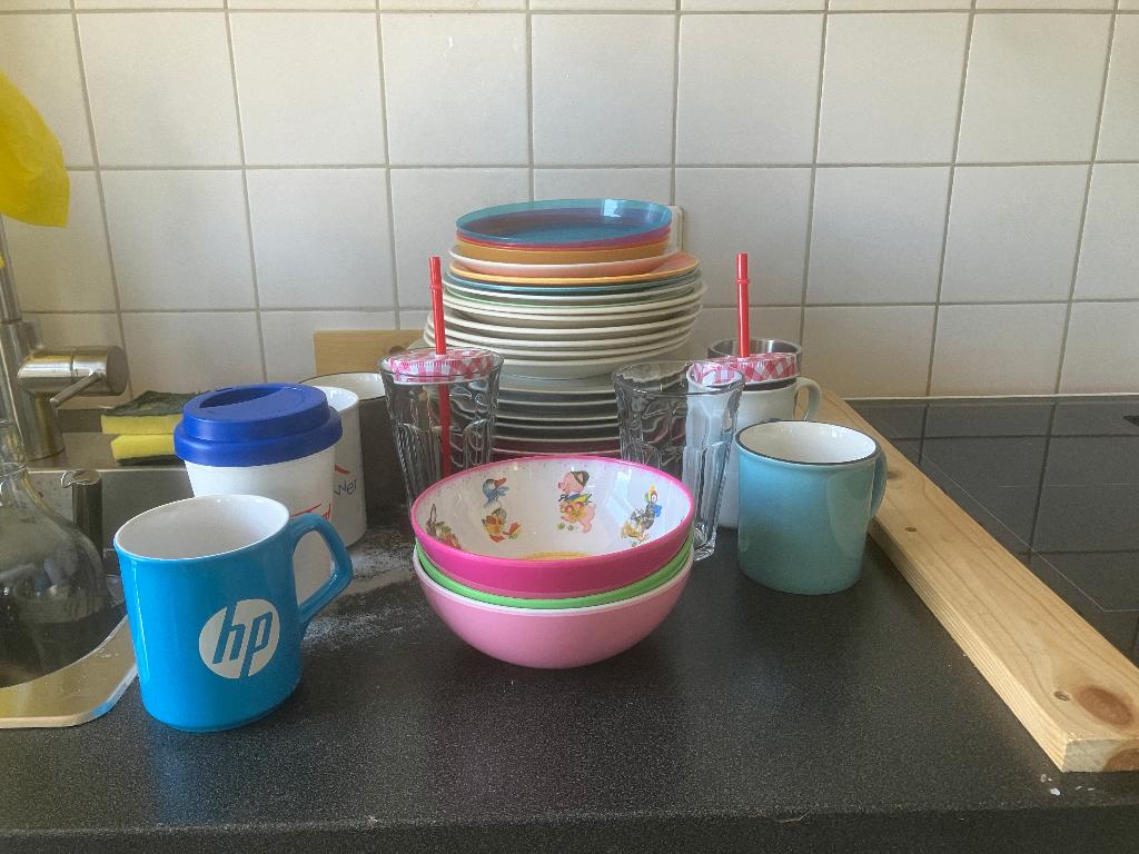 Compleet Keukenset (Servies, Pannen & Afwasrek) – Schoon!, Huis en Inrichting, Keuken | Servies, Ophalen, Overige materialen, Gebruikt