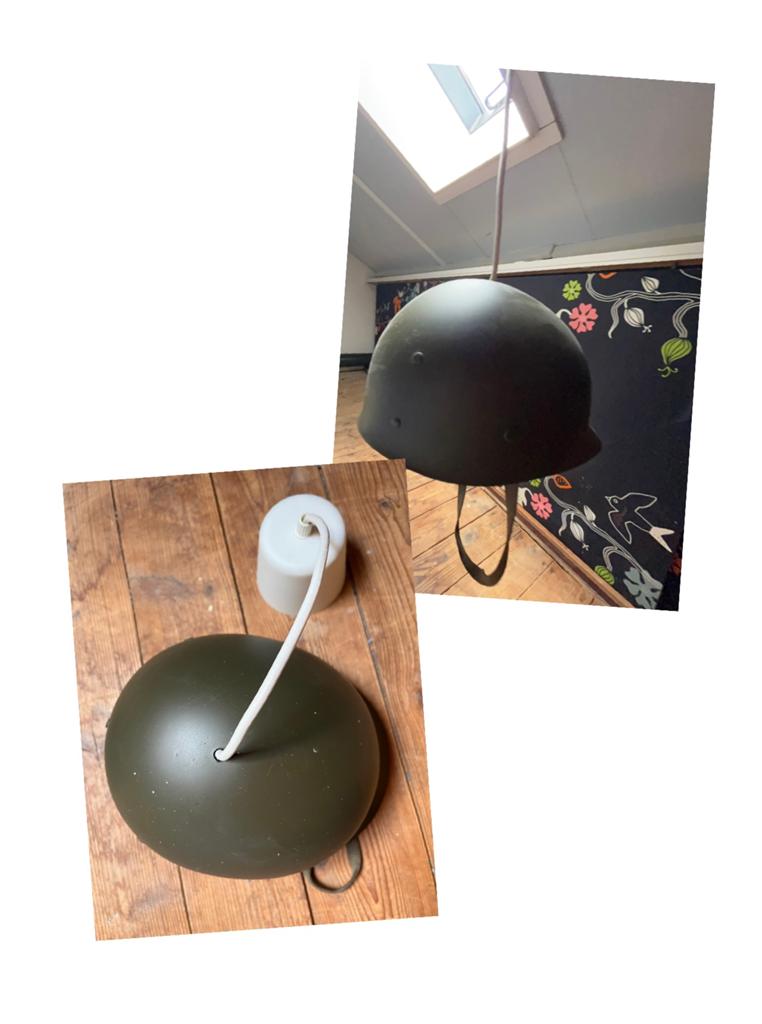 Hanglamp van een oude metalen legerhelm., Ophalen, Gebruikt, Metaal