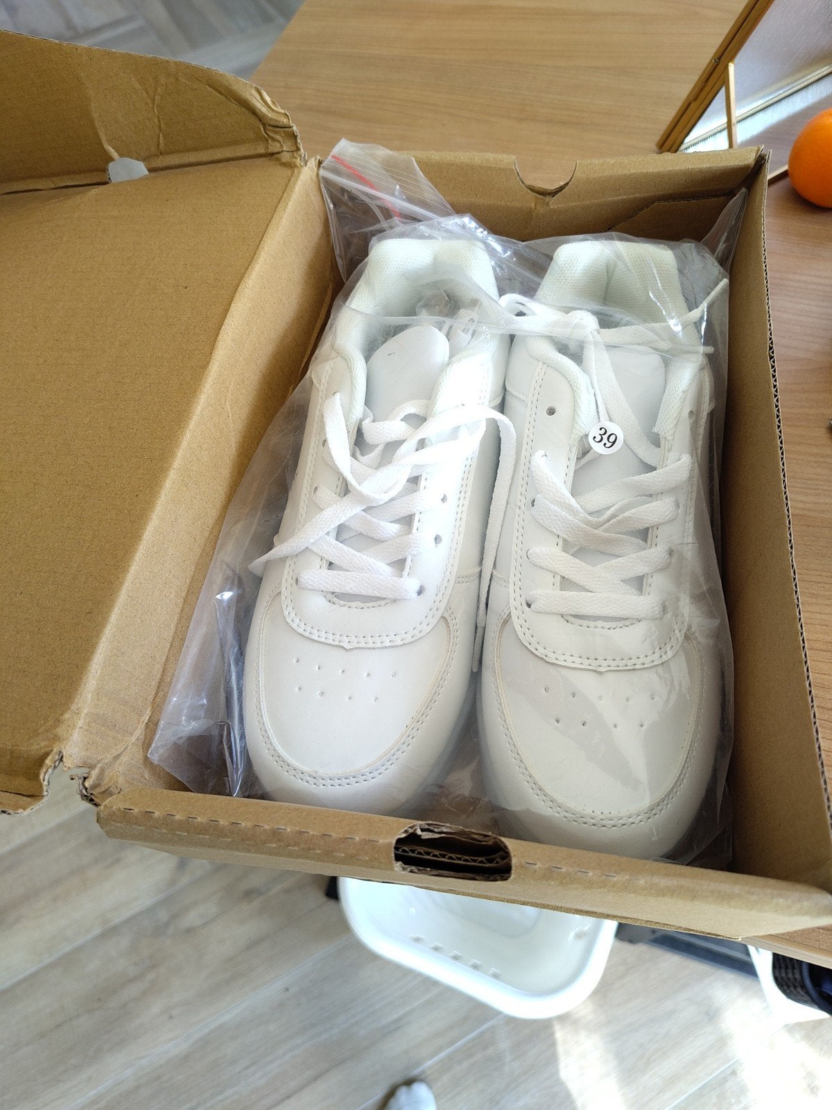 Witte LED Sneakers - Maat 39 & 41 - Nieuw, Wit, Nieuw, Ophalen of Verzenden, Sneakers of Gympen