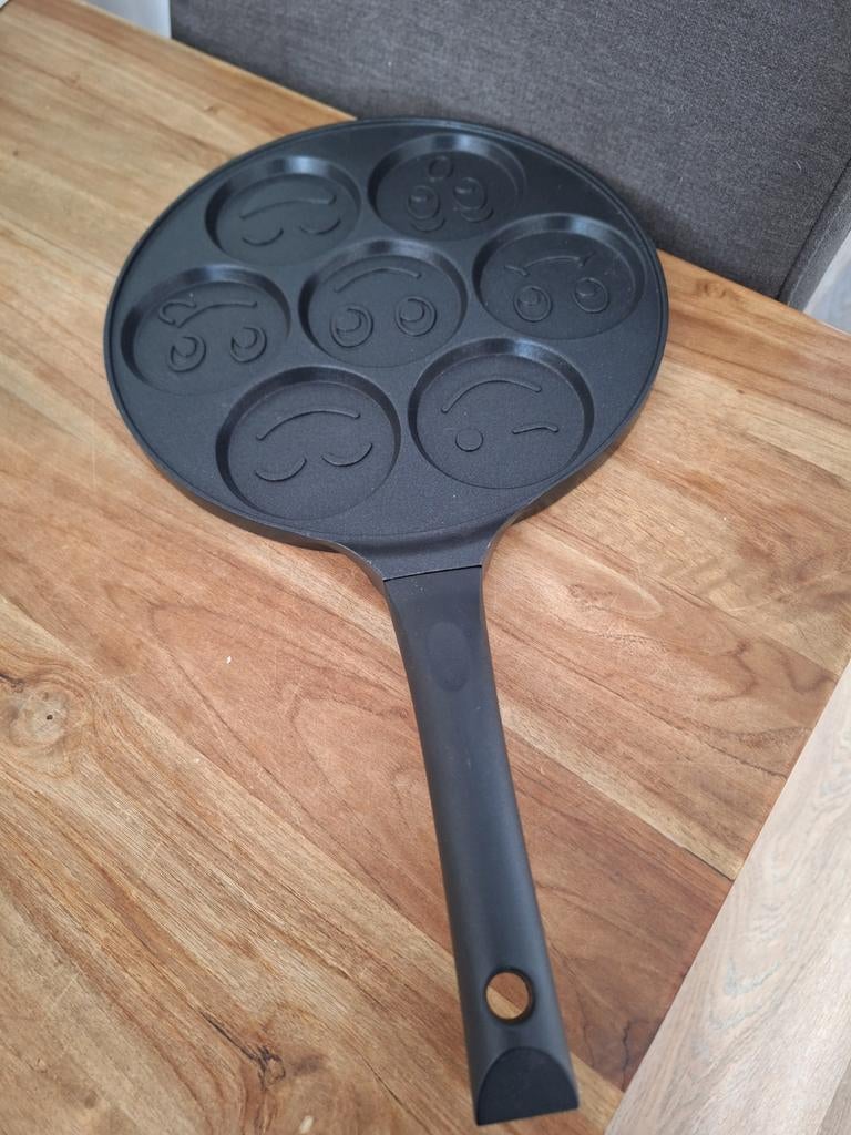 Smiley pan. Nieuw, Ophalen of Verzenden, Nieuw, Koekenpan of Braadpan