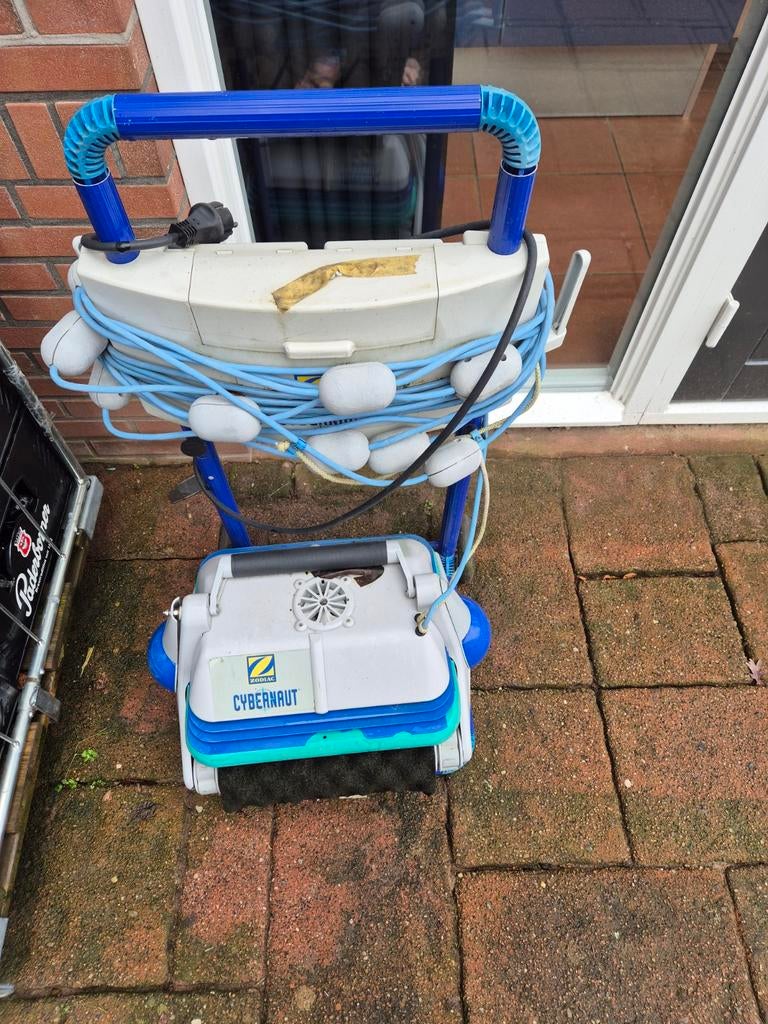 Zodiac Cybernaut zwembadrobot, Ophalen