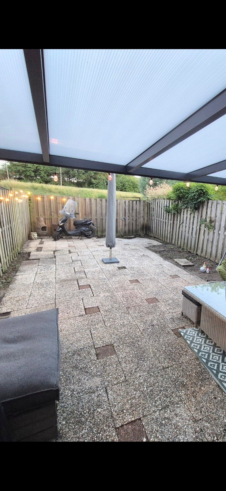 Gratis grind- en betontegels (ca. 45 m²), Tuin en Terras, Tegels en Klinkers, Ophalen, Gebruikt, Beton, Terrastegels