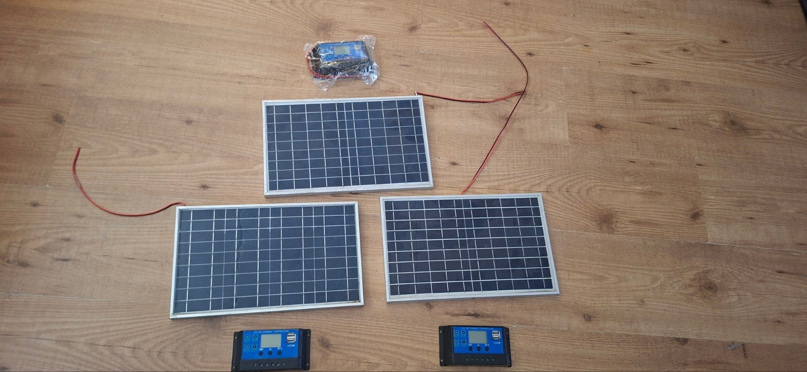 12V Solar Lader met Zonnepanelen (3 sets beschikbaar), Ophalen of Verzenden, Zo goed als nieuw