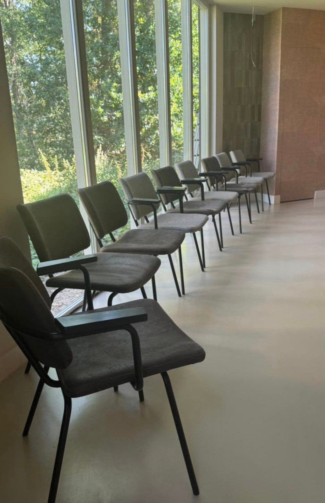 Bodilson stoel | 5 stuks te koop | nieuwprijs € 289/stuk, Ophalen, Zo goed als nieuw, Grijs, Vijf, Zes of meer stoelen
