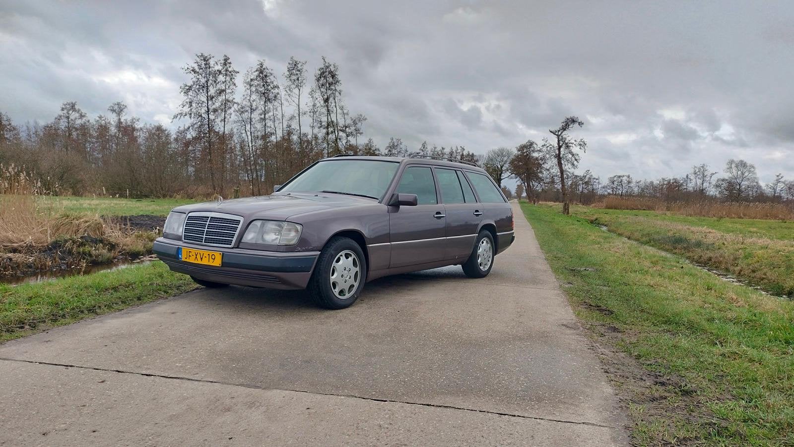 Te Koop Mercedes benz e300 6 cilinder, Automaat, Overige kleuren, 2996 cc, Diesel