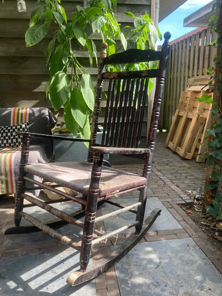 Houten schommelstoel met rieten zitting, Ophalen, Gebruikt, Bruin, Hout