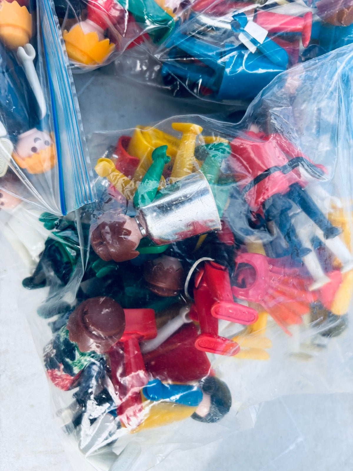 5 zakjes vol Playmobil figuren en losse onderdelen, Ophalen of Verzenden, Gebruikt, Losse onderdelen, Figuren
