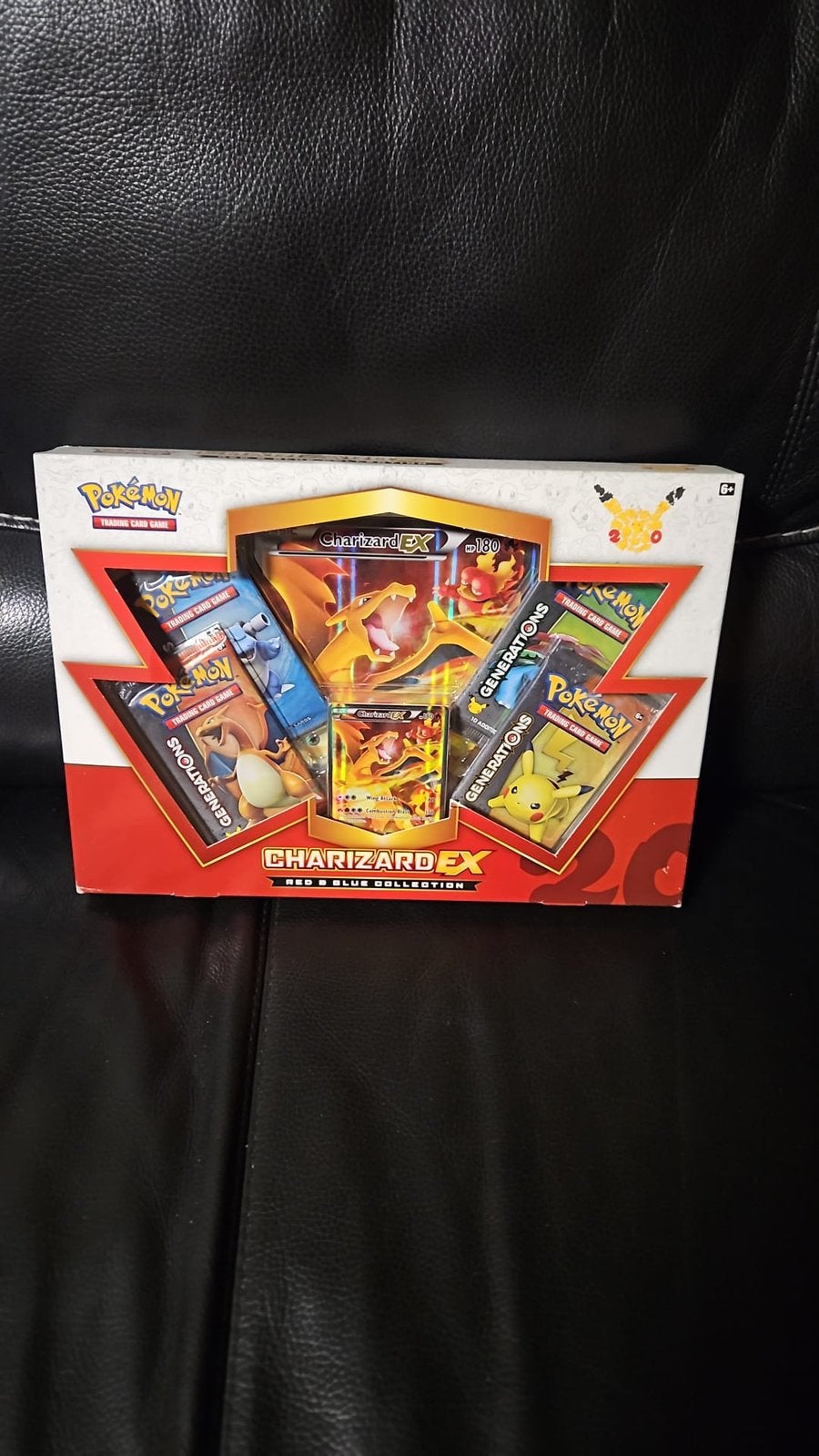 Charizard ex box 20th aniversary red&blue collection., Ophalen of Verzenden, Zo goed als nieuw