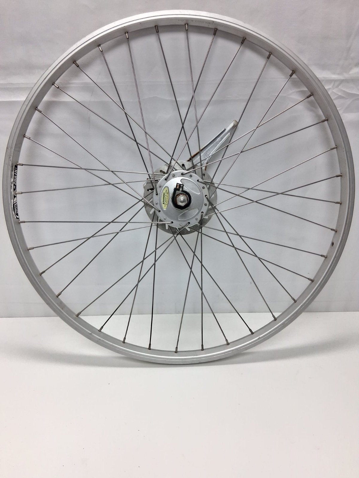 Voorwiel 26" Naafdynamo rollerbrake

Net voorwiel 26" voorzi, Fietsen en Brommers, Ophalen of Verzenden