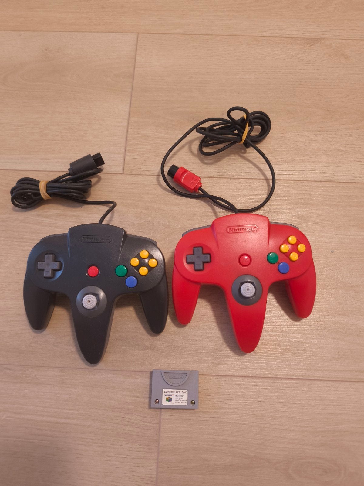 Nintendo 64 controllers en Controller pak, Spelcomputers en Games, Spelcomputers | Nintendo Consoles | Accessoires, Ophalen, Gebruikt
