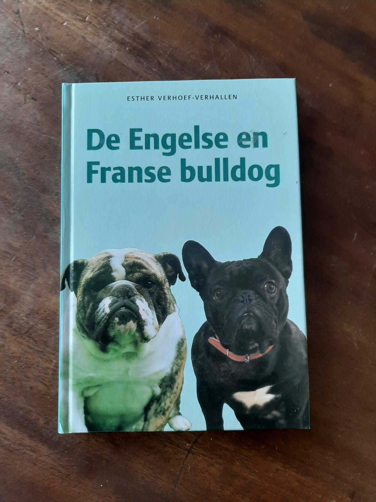Boek: De Engelse en Franse bulldog - Esther Verhoef, Ophalen of Verzenden, Gelezen, Honden, Esther Verhoef-Verhallen