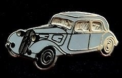 Citroën Traction- lichtgrijs emaille, Verzamelen, Verzenden, Nieuw, Transport, Speldje of Pin