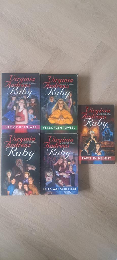 Virginia Andrews Ruby Serie - 5 Boeken, Ophalen of Verzenden, Gelezen, Virginia Andrews, Nederland