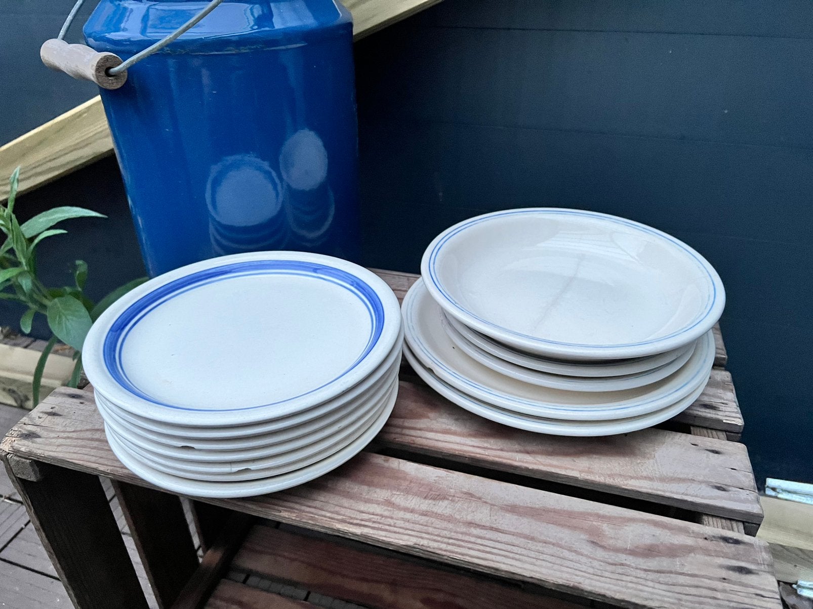 Gratis cremekleurige borden met blauwe rand, Ophalen, Zo goed als nieuw, Bord(en), Overige stijlen