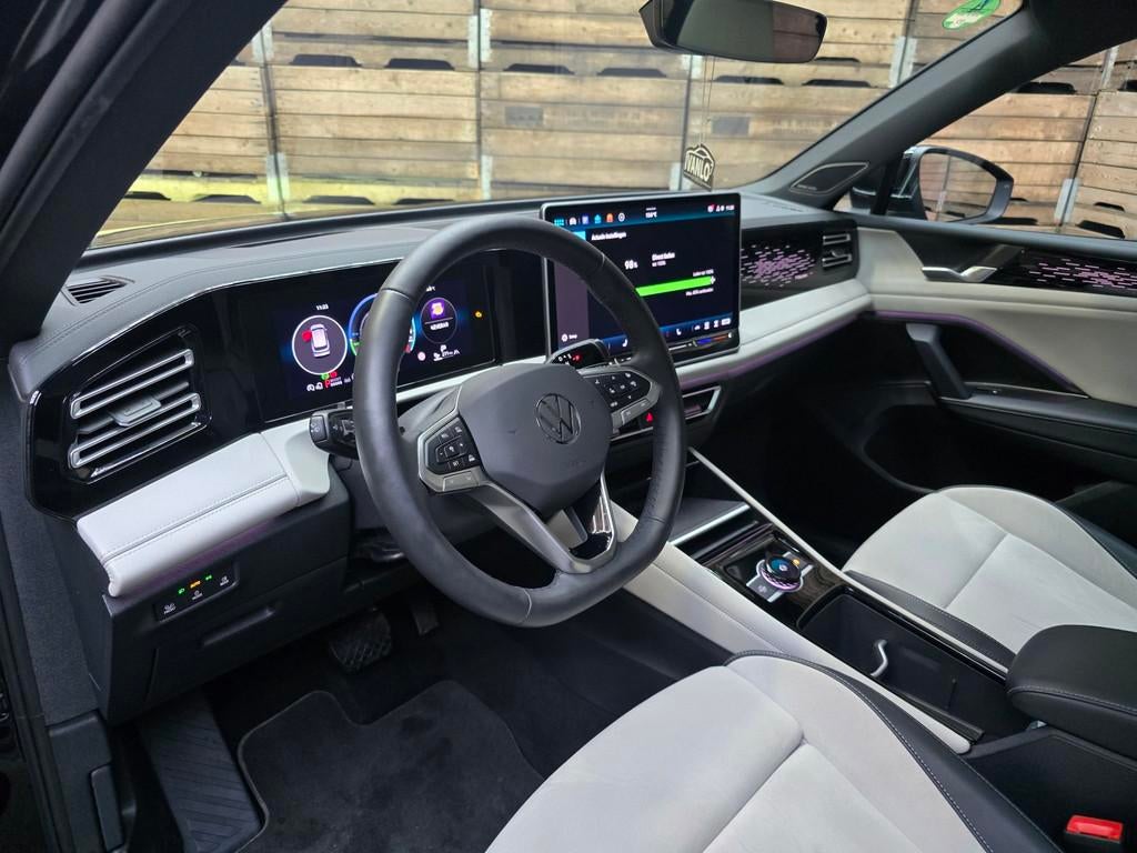 Volkswagen TIGUAN 1.5 eHybrid Elegance IQ LIght Panorama 360, Auto's, Volkswagen, 150 pk, Leder en Stof, Zwart, Plug-in hybride