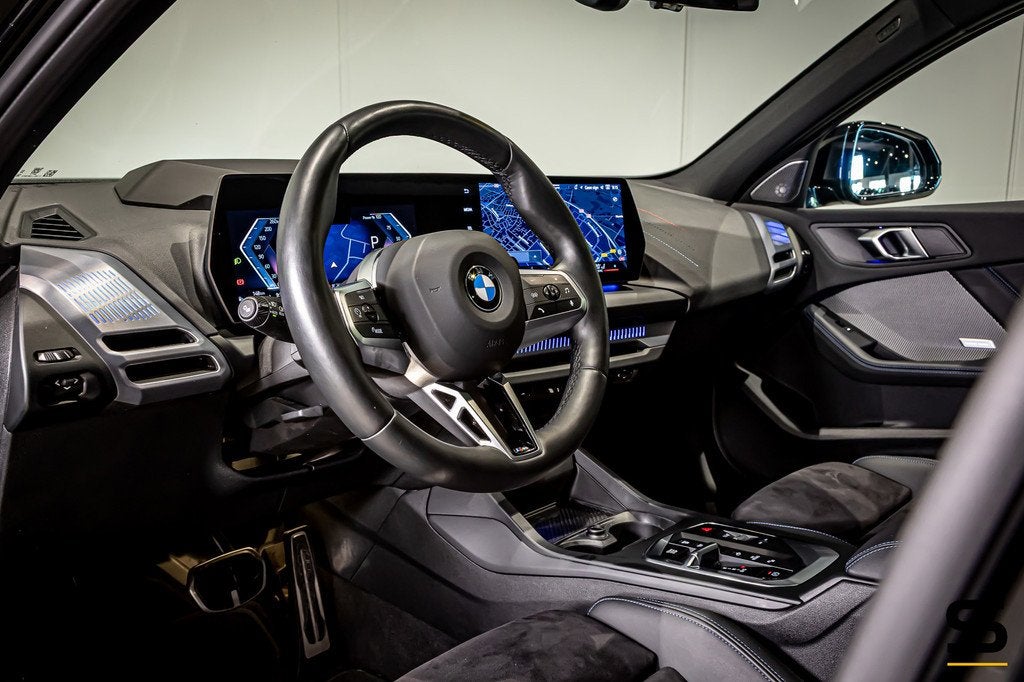 BMW 1-serie 120 M-Sport Pro|Pano|HUD|H&K|Full options, Auto's, BMW, 156 pk, Leder en Stof, Zwart, Origineel Nederlands