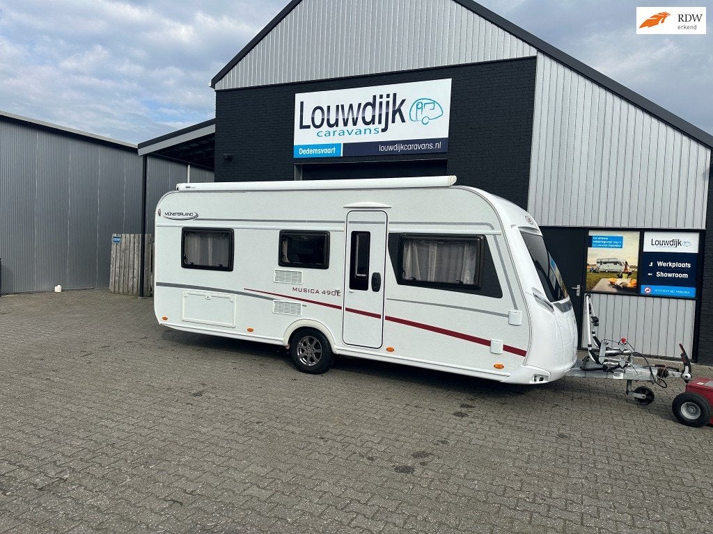 LMC Musica 490 E ’20 (Mover, Enkele Bedden, Rondzit), Caravans en Kamperen, Caravans, Rondzit, 7 tot 8 meter, Bedrijf, Kelvinstraat 23
7701BZ  Dedemsvaart, NL