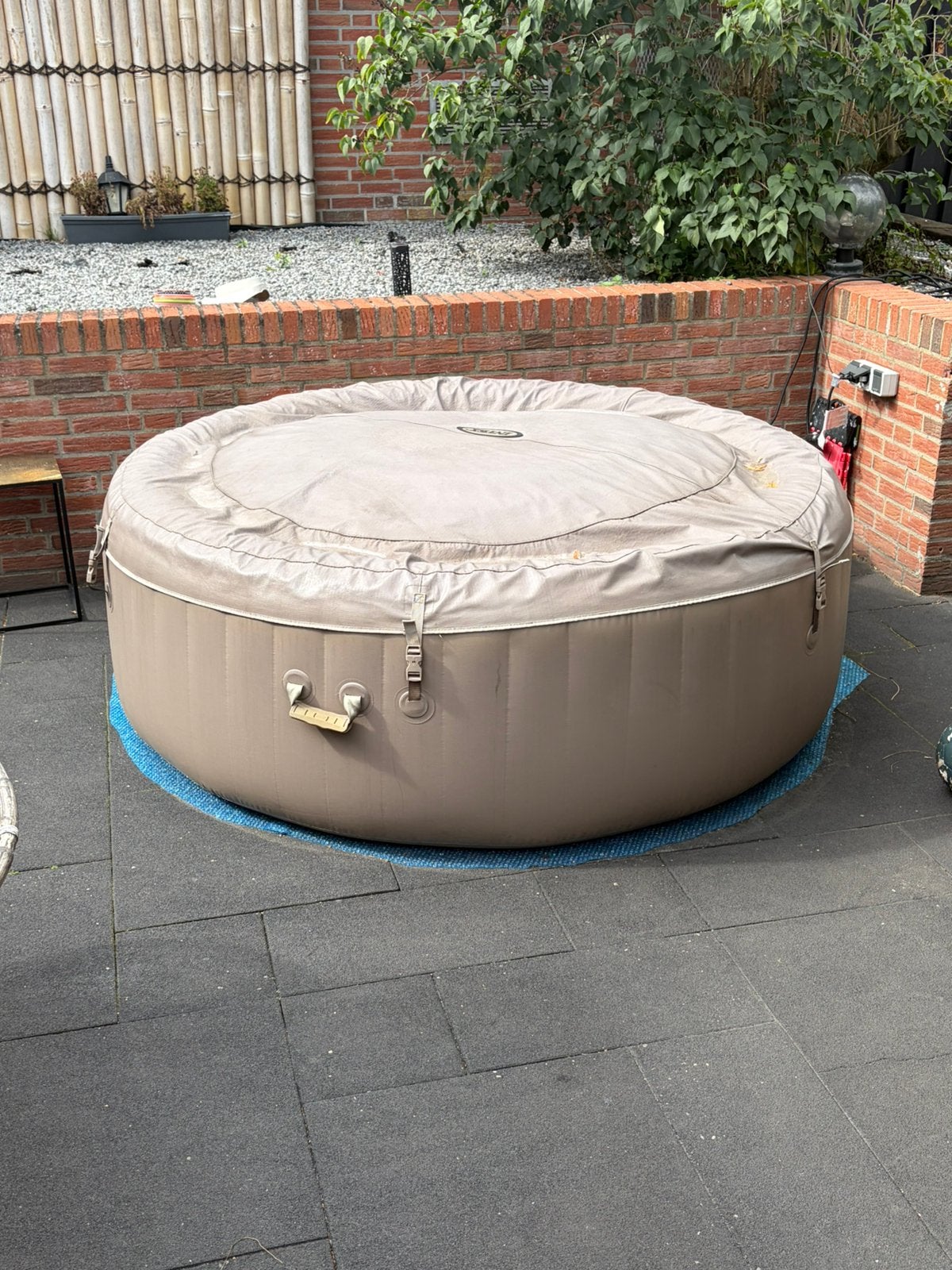 Intex opblaasbare jacuzzi, Tuin en Terras, Bubbelbaden en Hottubs, Ophalen, Gebruikt, Filter, Opblaasbaar