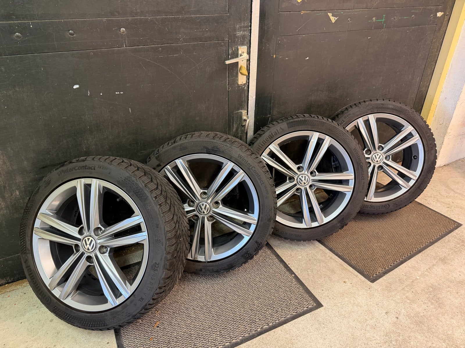 VW Golf 17 inch lichtmetalen velgen Continental Winterbanden, Ophalen, Gebruikt, Banden en Velgen, 17 inch