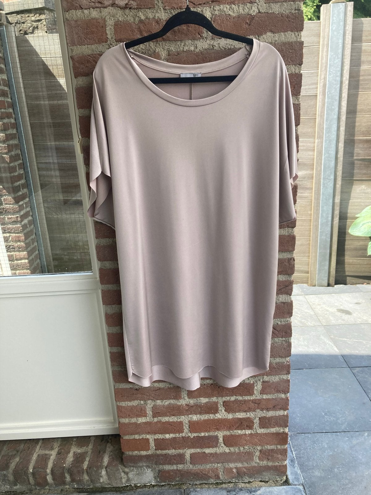 Zara Beige Satijn Look Jurk/Tuniek Maat S, Kleding | Dames, Jurken, Beige, Ophalen of Verzenden, Zo goed als nieuw, Maat 36 (S)