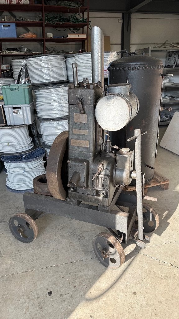 Stationaire motor "Moës", Ophalen, Gebruikt, Dieselmotor, Minder dan 1400 rpm