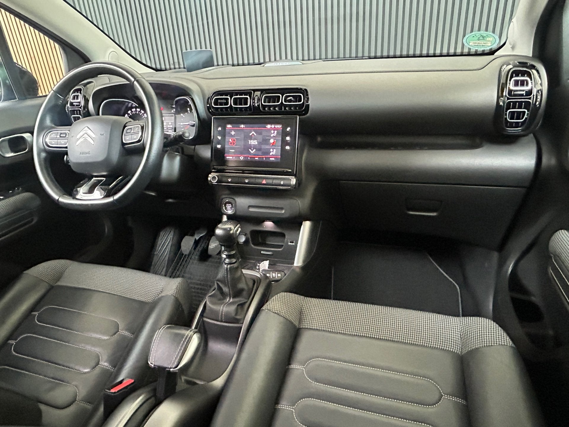 Citroen C3 AIRCROSS 1.2 PureTech S&S Shine CRUISE|CAMERA|APP, Auto's, Gebruikt, 1199 cc, Met garantie (alle), Leder en Stof