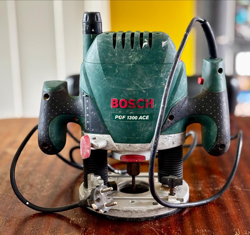 Bosch POF 1300 ACE Bovenfrees - Gebruikt maar functioneel, Doe-het-zelf en Verbouw, Ophalen of Verzenden, Gebruikt, Elektrisch