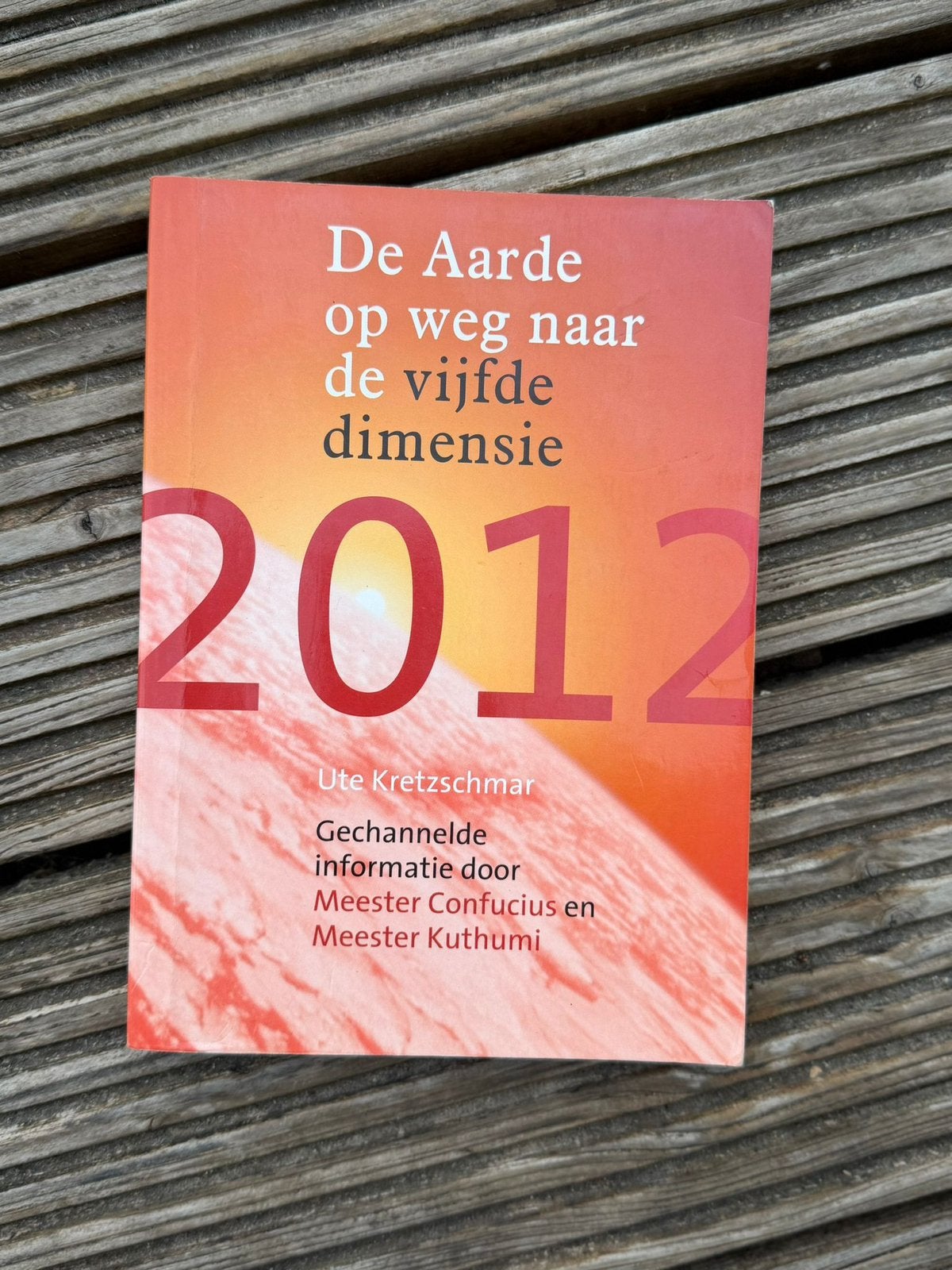 De aarde op weg naar de vijfde dimensie, Boeken, Esoterie en Spiritualiteit, Ophalen of Verzenden, Zo goed als nieuw, Spiritualiteit algemeen