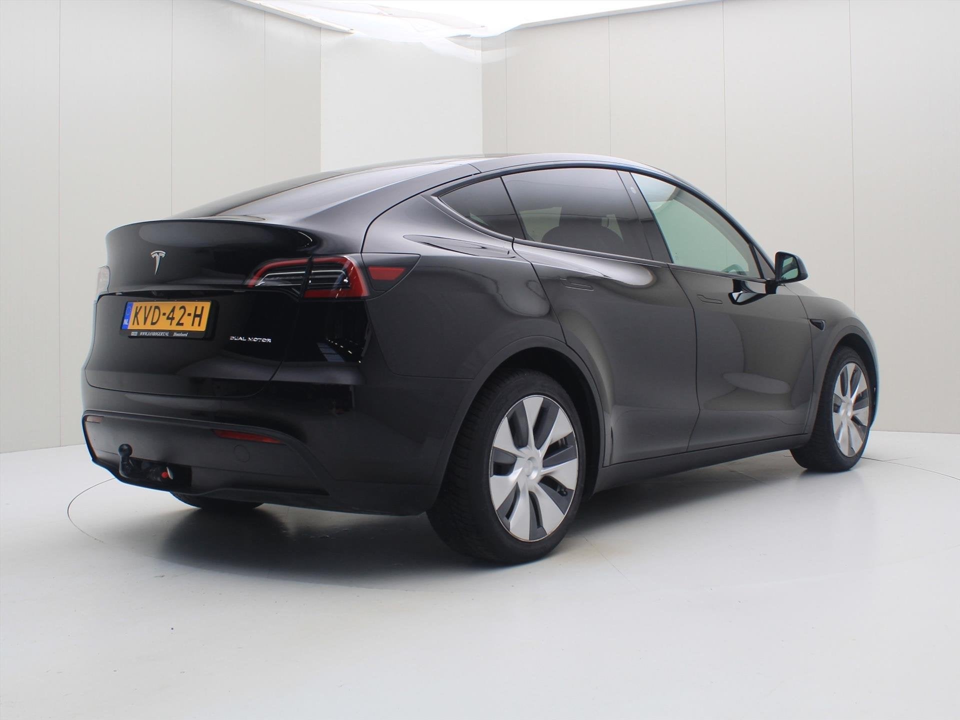 Tesla Model Y Long Range AWD 75kWh 351pk 92,7% SoH [ TREKHAA, Automaat, Dealer onderhouden, Gebruikt, Zwart