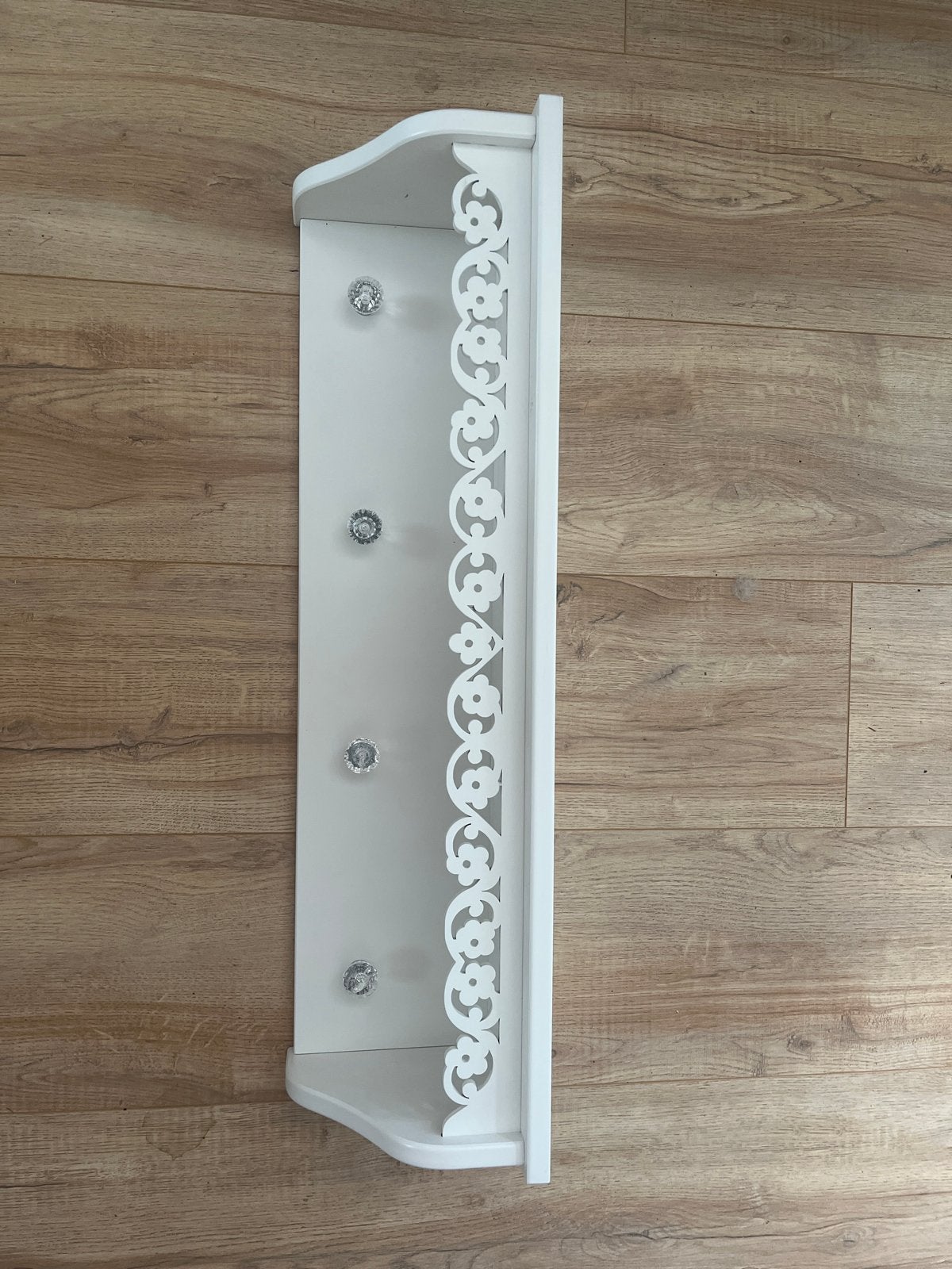 Witte kapstok/plankje voor kinder- of babykamer
