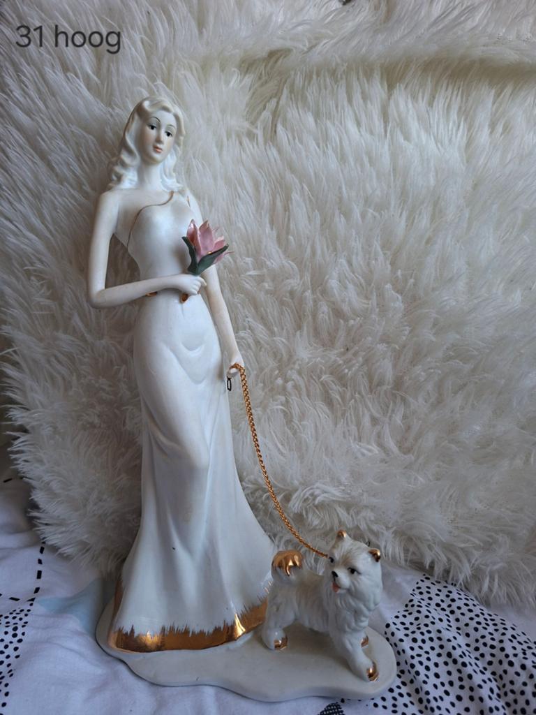 Elegante porseleinen beelden van vrouw met hond, Ophalen, Gebruikt, Mens