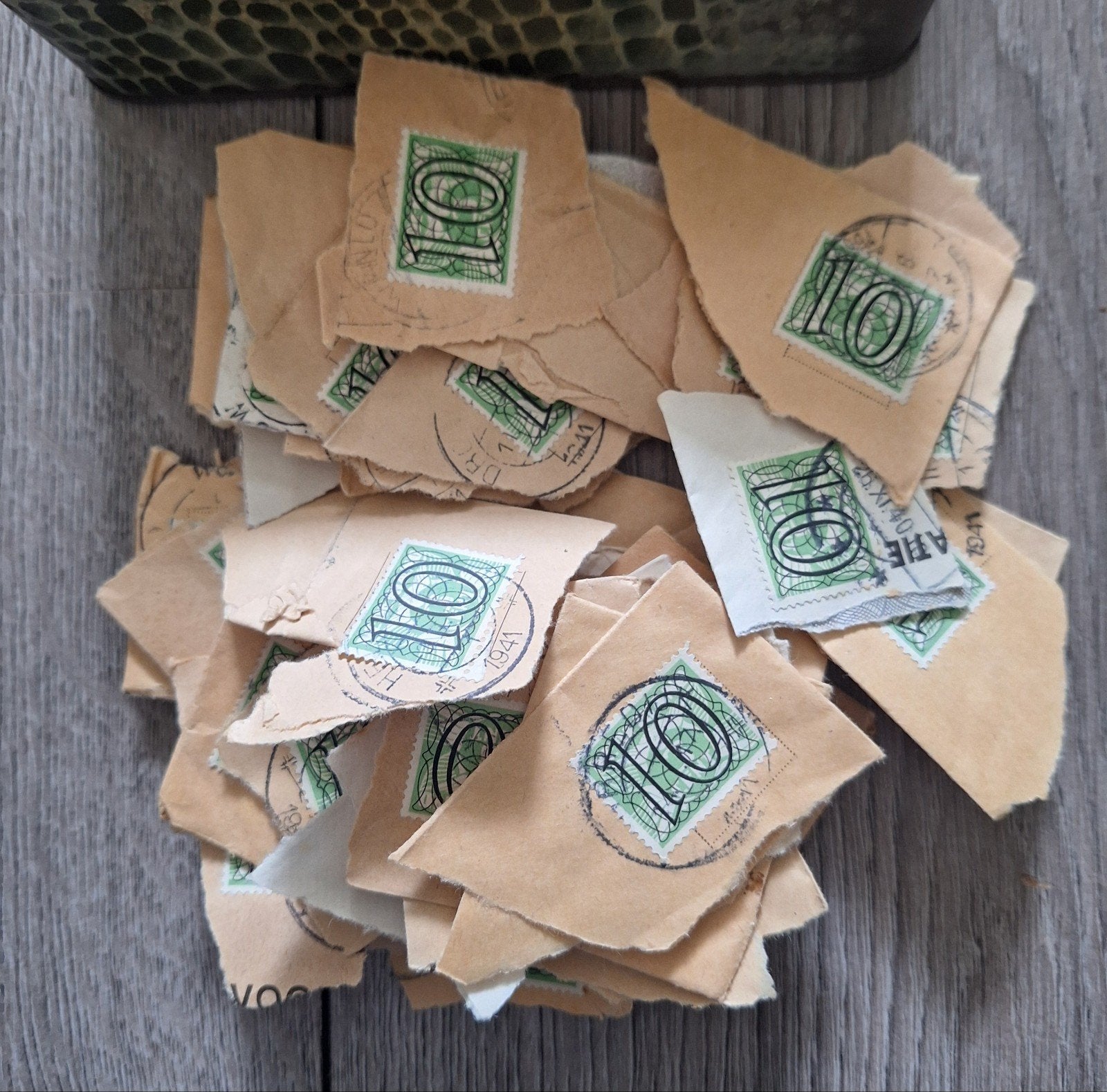 oude Nederlandse 10 cent postzegels in metalen blik, Postzegels en Munten, Ophalen of Verzenden, Na 1940, Gestempeld