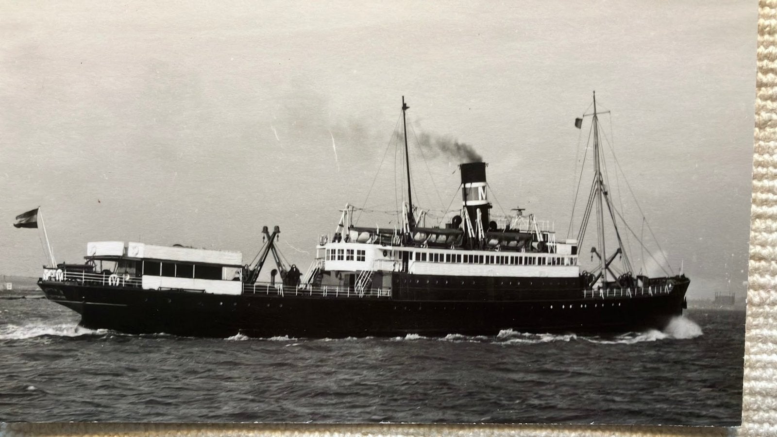 BATAVIER II  (1921-1958)  uitvarend Thames Engeland, Ophalen of Verzenden, Zo goed als nieuw, Kaart, Foto of Prent