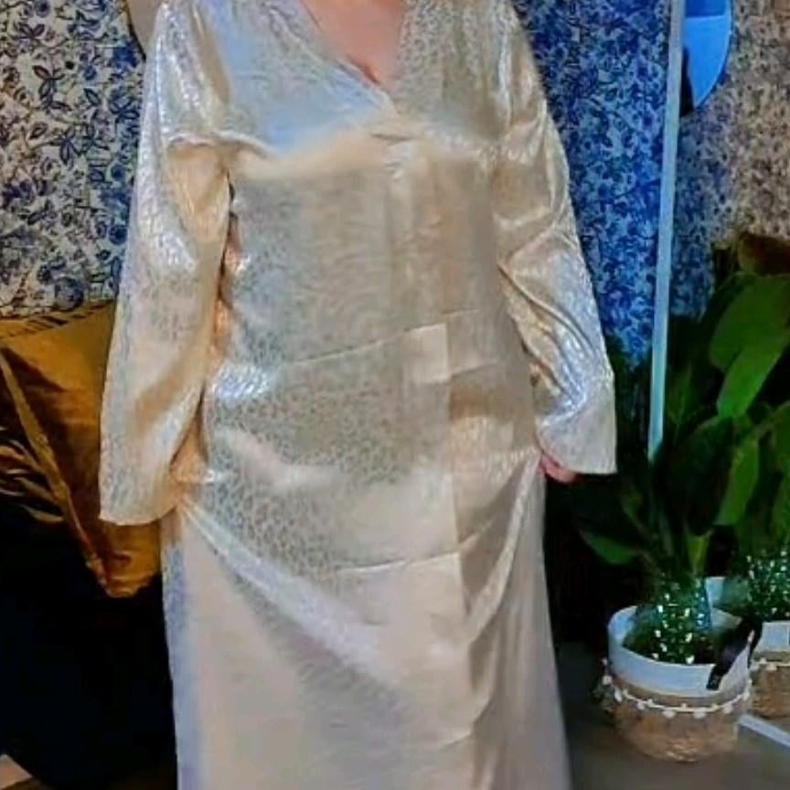 Prachtige zijden Abaya Elkamkha - 4 stuks in 4 kleuren, Kleding | Dames, Jurken, Overige kleuren, Maat 42/44 (L), Nieuw, Ophalen of Verzenden