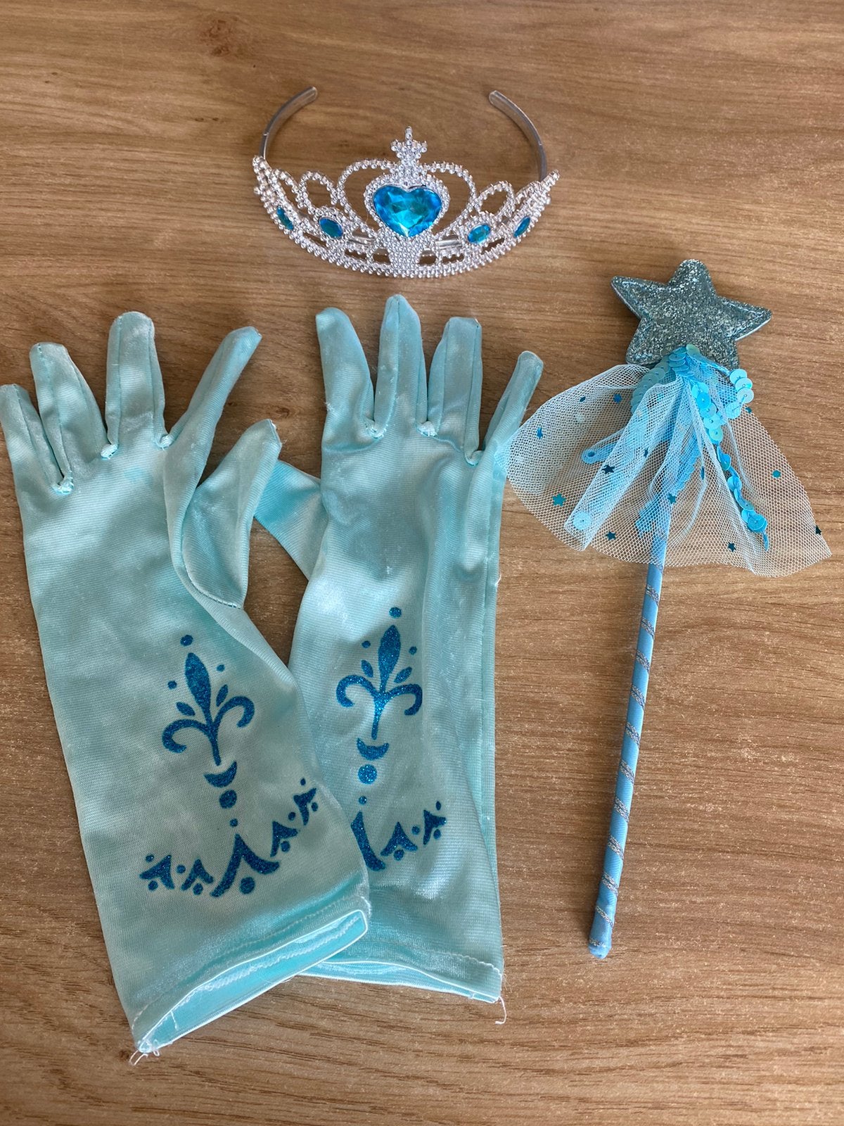 Elsa verkleedset: handschoenen, toverstaf,diadeem/haarband, Ophalen of Verzenden, Zo goed als nieuw, Meisje