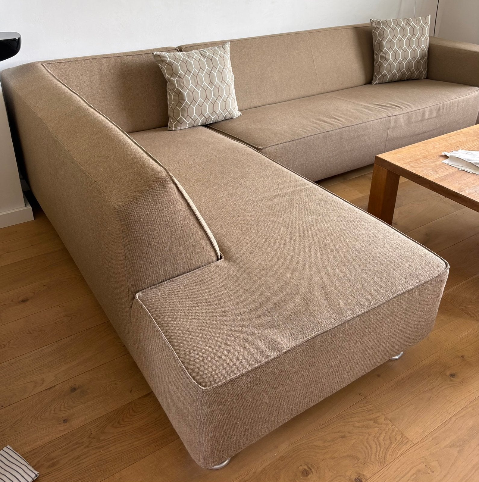 Zandkleurige L-bank, Ophalen, 250 tot 300 cm, Gebruikt, 75 tot 100 cm